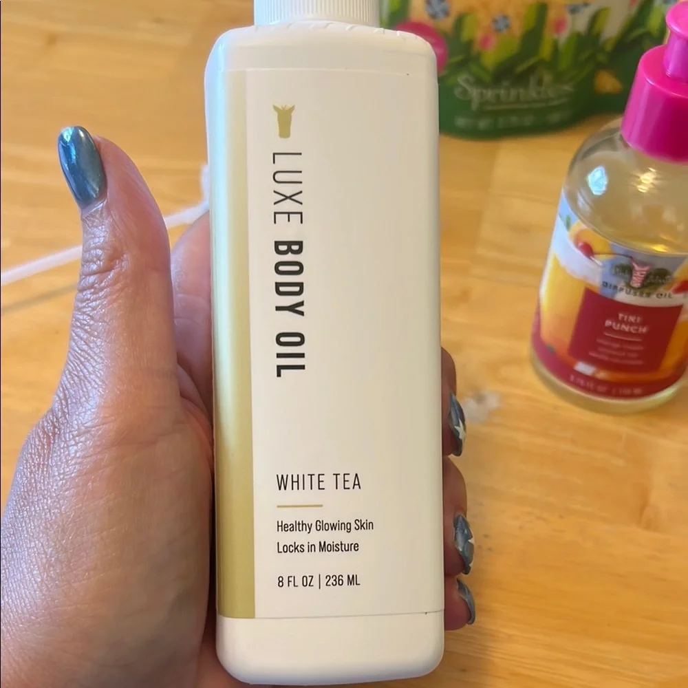 Pink Zebra Insect Repellent and Tiki Punch Set - Picture 4 of 9